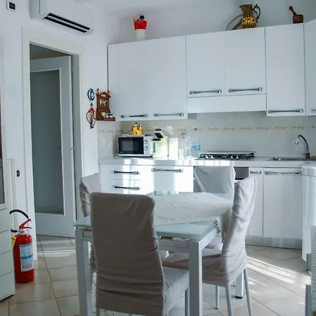Дом отдыха Family Vacation 5 Minutes On Foot From The Sea Чивитанова-Марке
